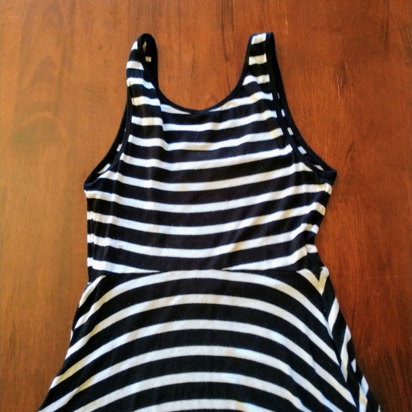 Old Navy stretchy midi dress - Picture 2 of 4